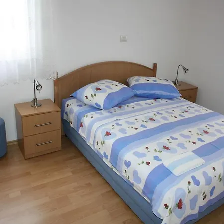 In Duba With Terrace, Air Conditioning, Wi-fi